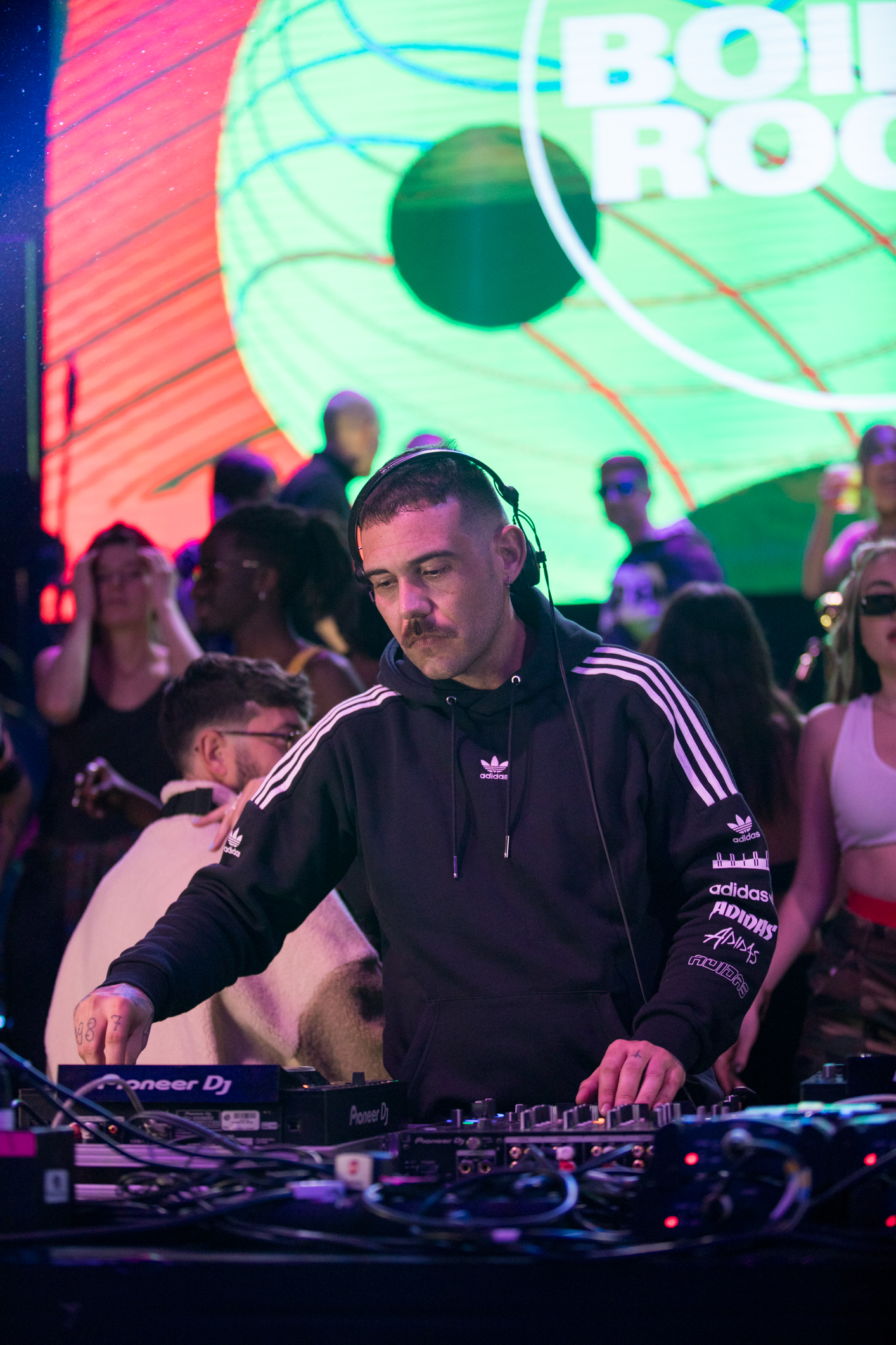 Don Peligro en su faceta como DJ.